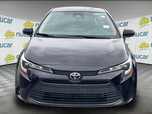 Used 2025 Toyota Corolla LE image 2