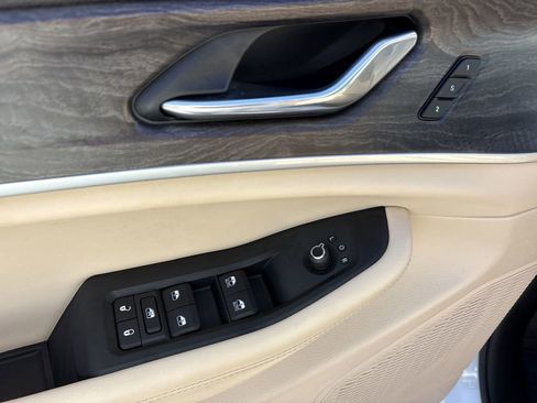 Used 2025 Jeep Grand Cherokee L Limited w/ Luxury Tech Group II image 27