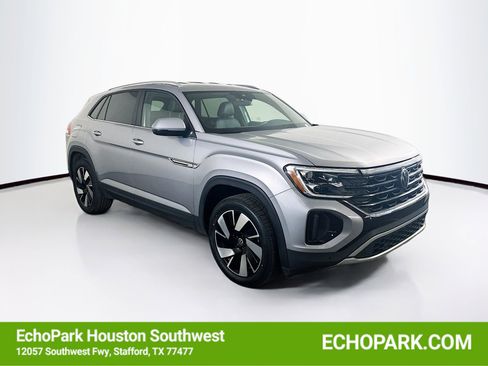 Used 2025 Volkswagen Atlas Cross Sport SE image 1