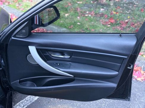 Used 2014 BMW 335i Sedan w/ Technology Package image 23