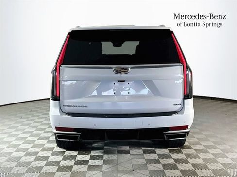Used 2024 Cadillac Escalade Premium Luxury AWD/4WD image 6
