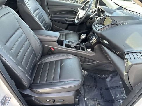 Used 2019 Ford Escape Titanium image 28