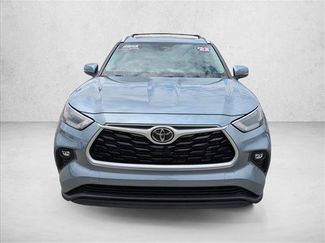 Used 2022 Toyota Highlander XLE FWD video 2