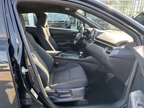 Used 2018 Toyota C-HR XLE FWD image 18