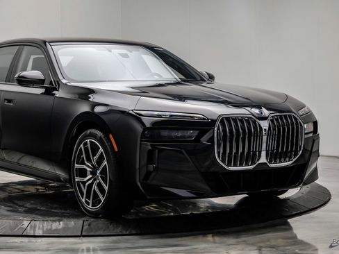 Used 2026 BMW 760i xDrive w/ Executive Package AWD/4WD image 27