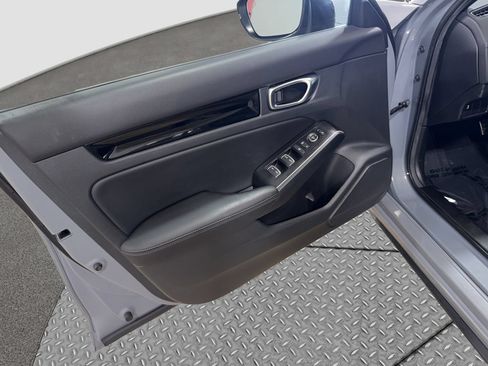 Used 2025 Honda Civic Sport Touring image 3