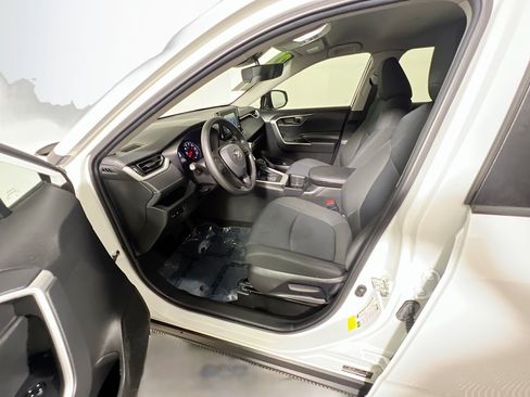 Used 2022 Toyota RAV4 LE FWD image 15