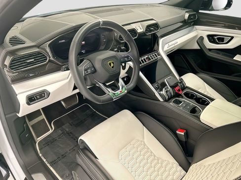 Used 2020 Lamborghini Urus AWD/4WD image 9