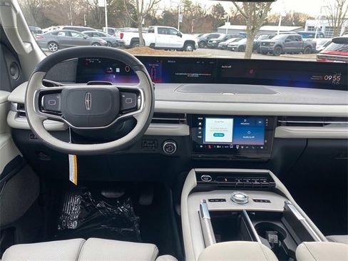 New 2025 Lincoln Navigator Reserve image 6