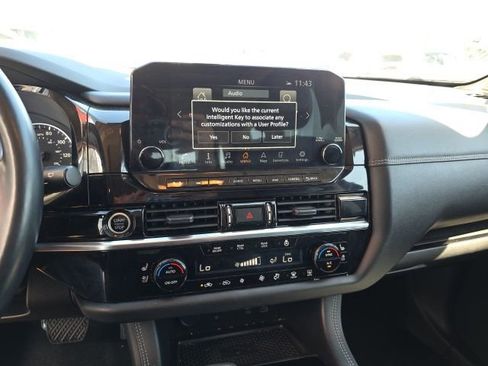 Used 2023 Nissan Pathfinder Platinum w/ Black Appearance Package image 18