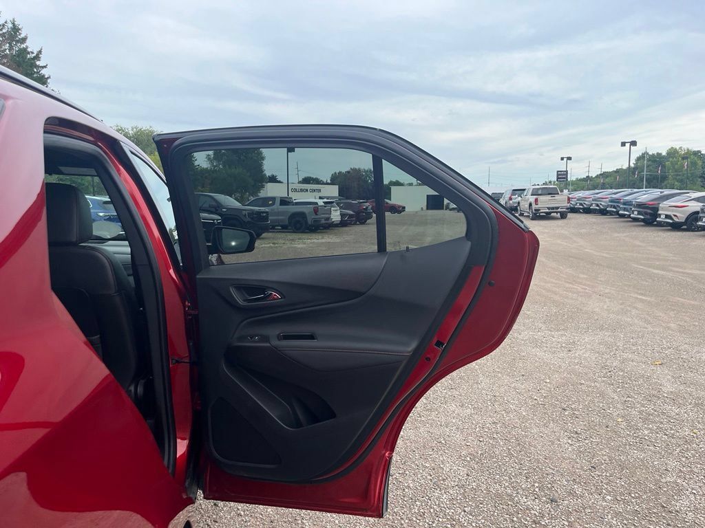 Used 2024 Chevrolet Equinox RS AWD/4WD image 32