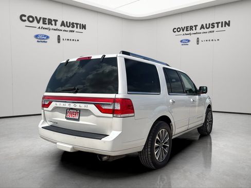 Used 2017 Lincoln Navigator Select RWD image 3