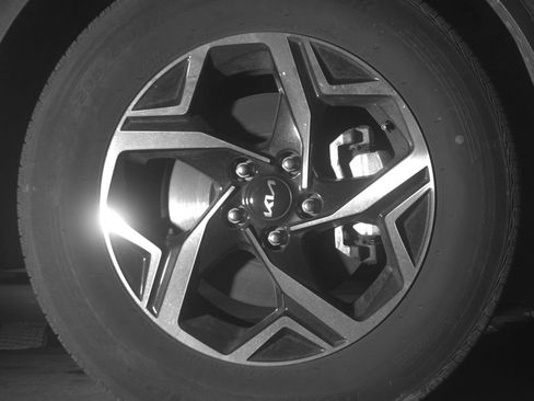 Used 2025 Kia Sportage LX image 13