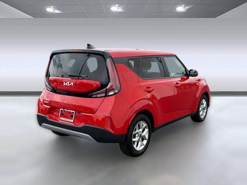 Used 2025 Kia Soul LX w/ LX Technology Package FWD image 8