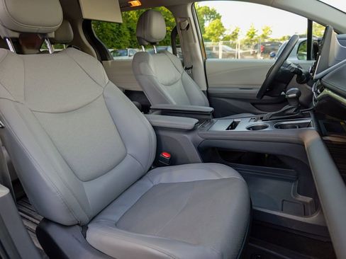 Used 2023 Toyota Sienna Limited AWD/4WD image 35