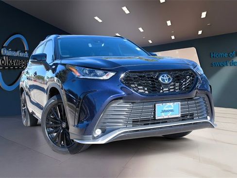 Used 2023 Toyota Highlander L image 3