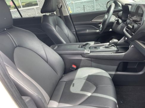 Used 2024 Toyota Grand Highlander XLE AWD/4WD image 29