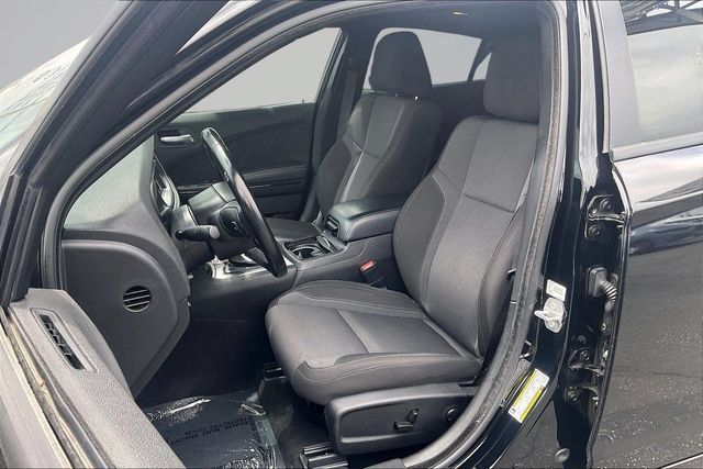 Used 2022 Dodge Charger SXT w/ Blacktop Package RWD image 25