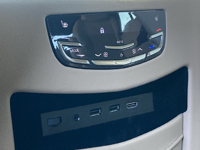 Used 2019 Cadillac Escalade Platinum AWD/4WD image 11