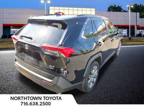 Used 2019 Toyota RAV4 XLE Premium image 7
