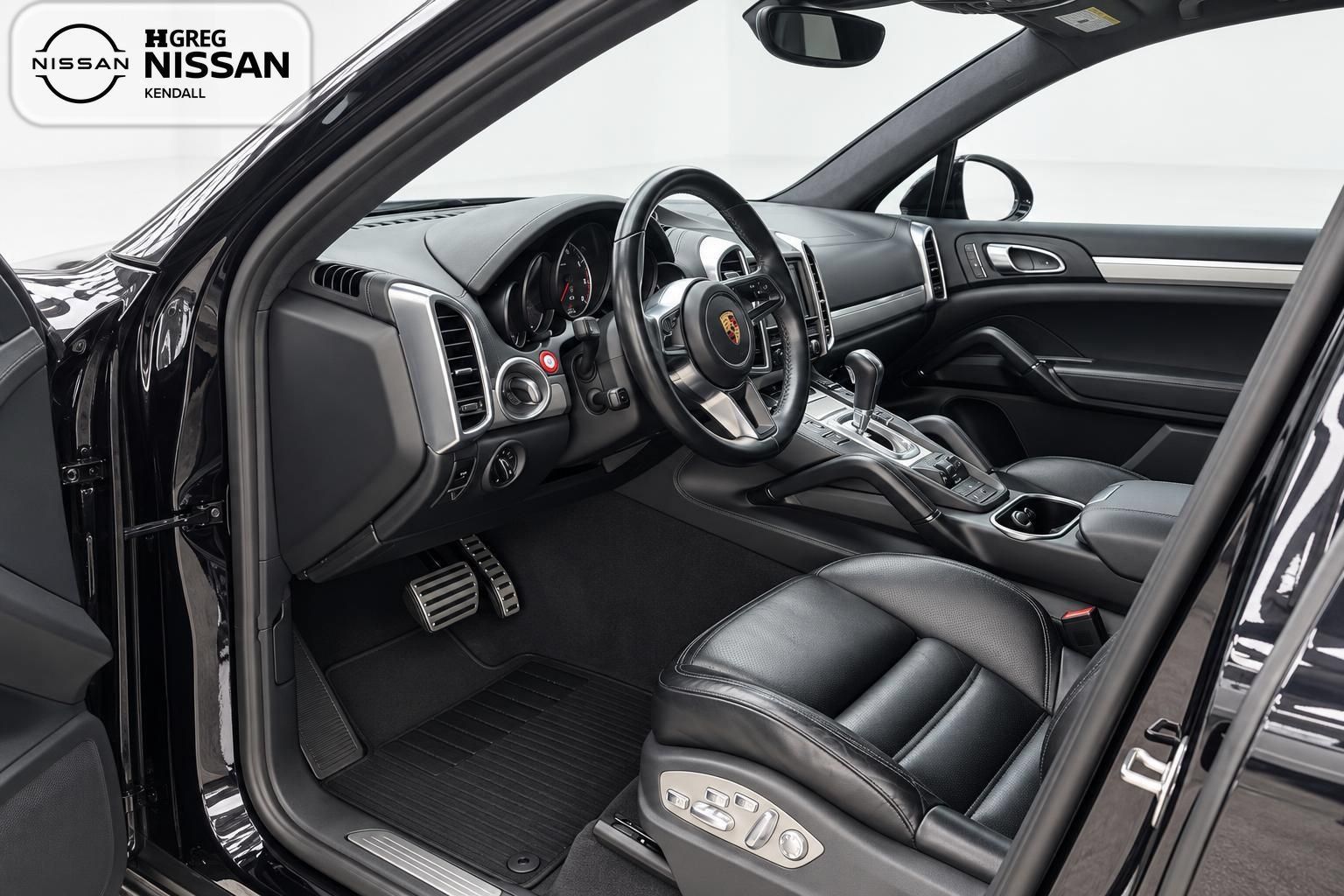 Used 2015 Porsche Cayenne Turbo AWD/4WD image 7