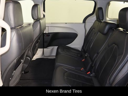 Used 2017 Chrysler Pacifica Touring-L w/ Tire & Wheel Group image 16