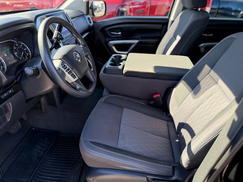 Used 2021 Nissan Titan SV image 18