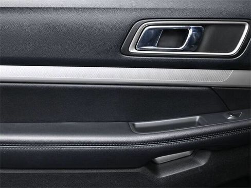 Used 2016 Ford Explorer XLT w/ Equipment Group 202A image 16