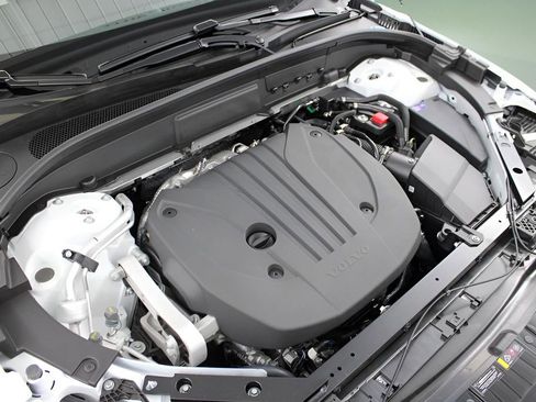 New 2026 Volvo XC60 B5 Ultra w/ Protection Package Premier image 25