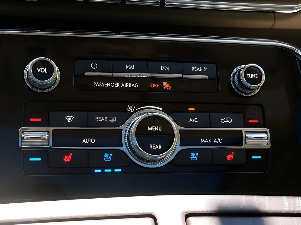 Used 2024 Lincoln Navigator Reserve AWD/4WD image 23