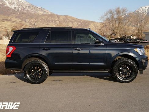 Used 2021 Ford Expedition XLT image 12