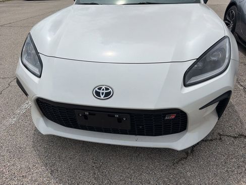 Used 2025 Toyota GR86 Premium RWD image 2