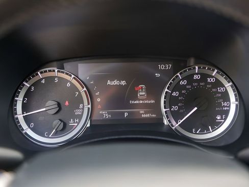 Used 2023 Toyota Highlander XLE image 14