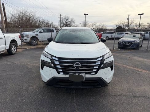 Used 2024 Nissan Rogue S image 2