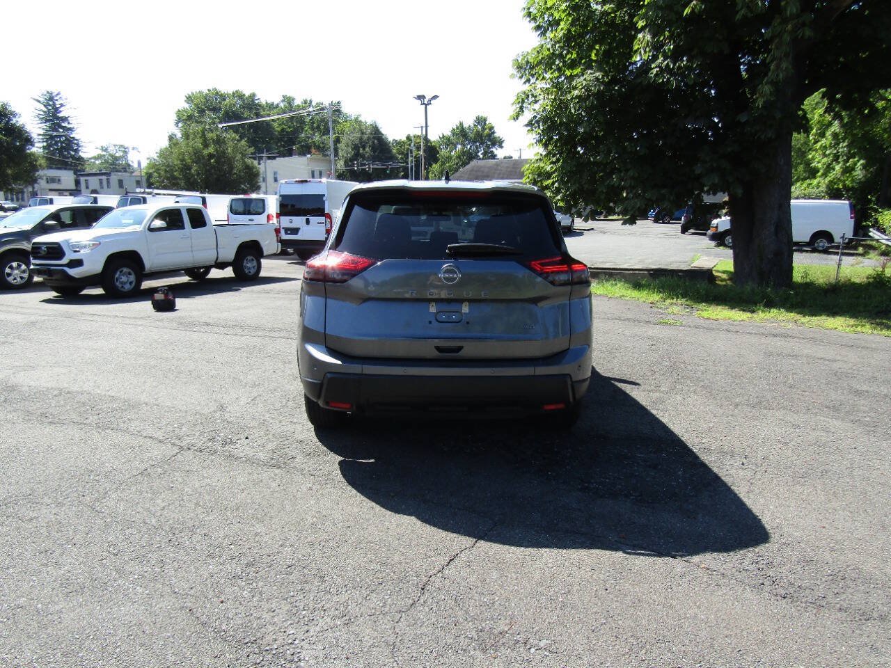 Used 2024 Nissan Rogue S AWD/4WD image 7