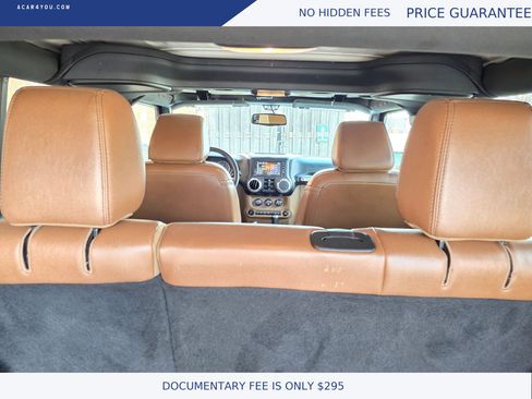 Used 2017 Jeep Wrangler Unlimited Sahara w/ Dual Top Group AWD/4WD image 27