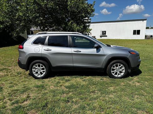 Used 2014 Jeep Cherokee Latitude w/ Comfort/Convenience Group AWD/4WD image 5
