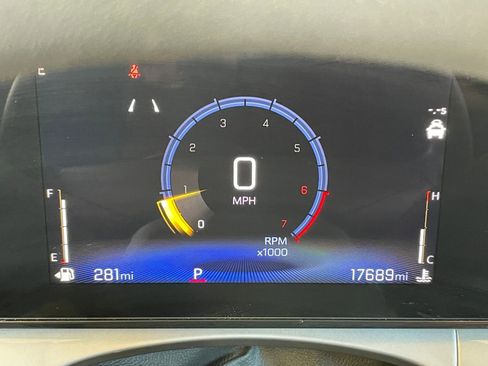 Used 2025 Chevrolet Trax LT FWD image 39