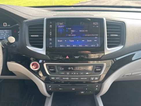 Used 2018 Honda Pilot Elite image 15