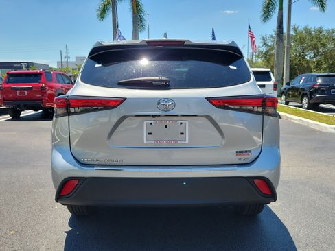 Used 2023 Toyota Highlander XLE FWD image 10