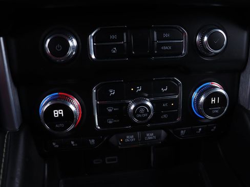 Used 2024 GMC Yukon SLT w/ SLT Luxury Package AWD/4WD image 43