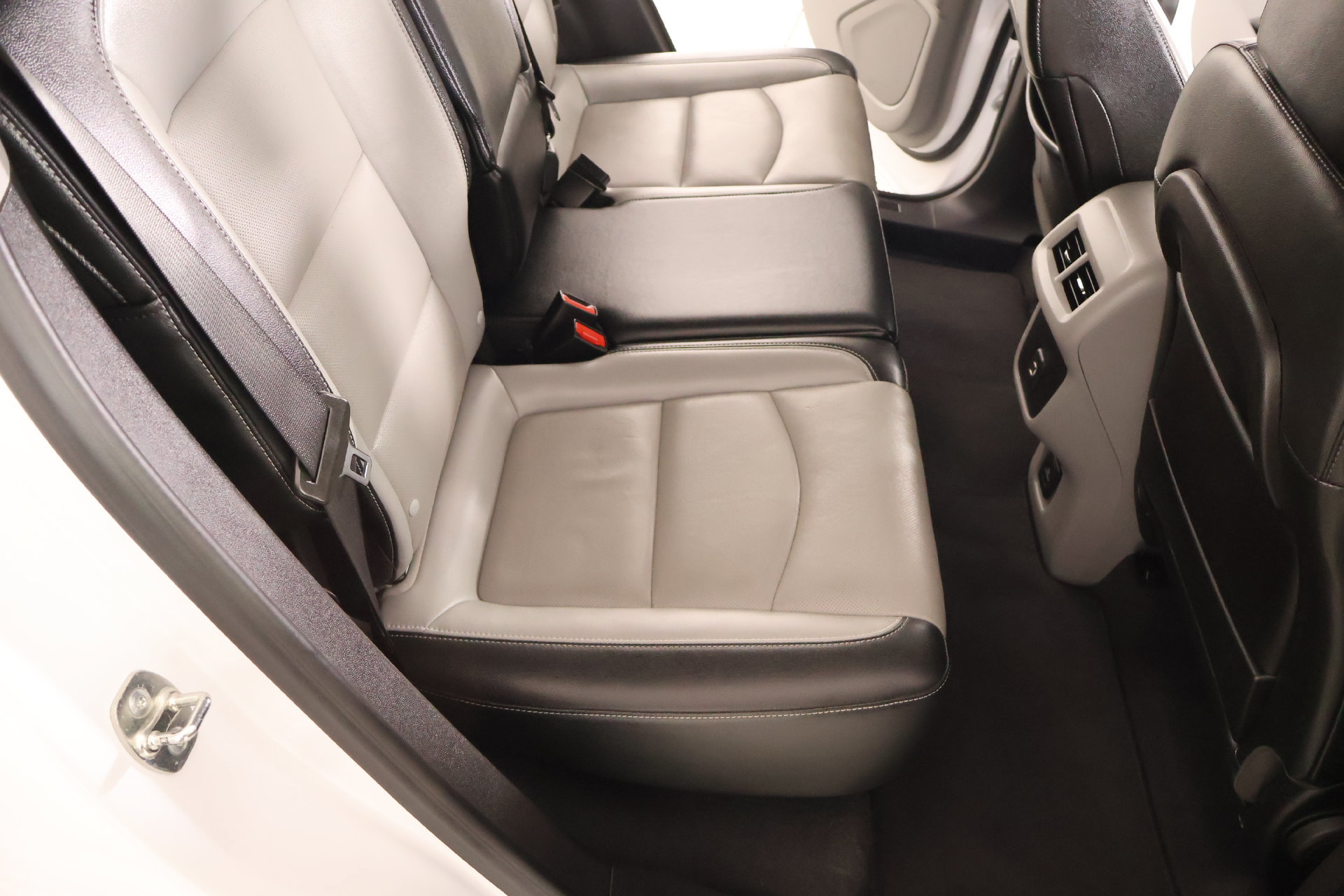 Used 2024 GMC Terrain SLT FWD image 13