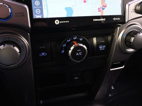 Used 2022 Toyota 4Runner SR5 Premium image 32