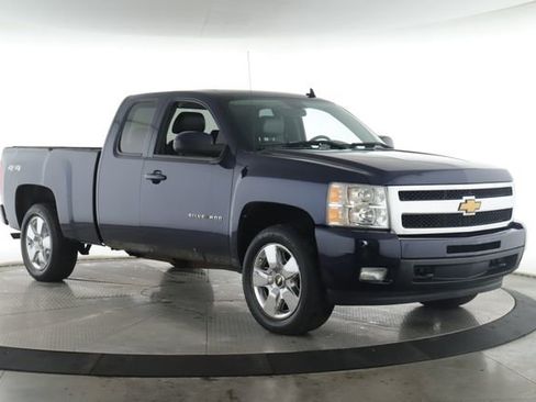Used 2009 Chevrolet Silverado 1500 LTZ w/ LTZ Plus Package AWD/4WD image 2