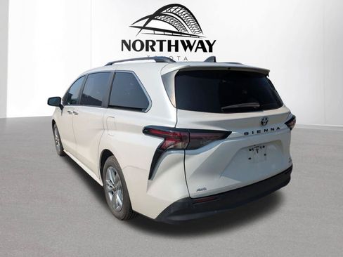 Used 2024 Toyota Sienna XLE w/ XLE Plus Package AWD/4WD image 5