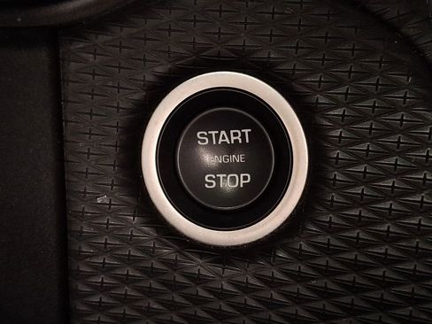 Used 2023 Land Rover Range Rover Velar R-Dynamic S image 18