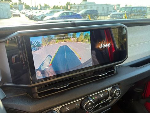 Used 2025 Jeep Wrangler Unlimited Sport AWD/4WD image 23