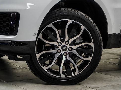 Used 2020 Land Rover Range Rover Sport HSE image 3