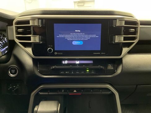 Used 2022 Toyota Tundra SR5 w/ SR5 Convenience Package AWD/4WD image 13