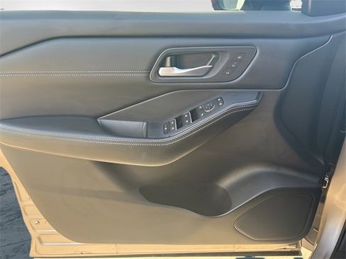 Used 2024 Nissan Rogue SL w/ SL Premium Package image 20